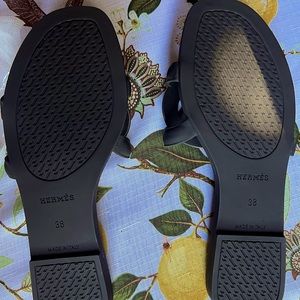 H brand sandals